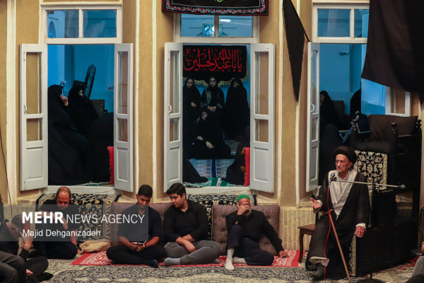 آیین روضه خوانی سنتی در «خانه کربلایی اکرمی» یزد