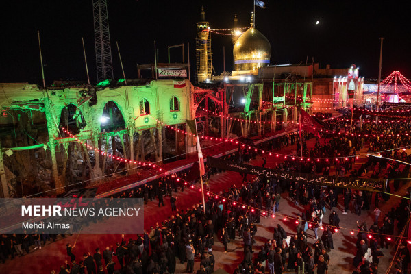 اهتزاز پرچم «یا لثارات الحسین» بر فراز حسینیه اعظم زنجان