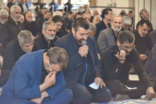 29 سال تداوم چهل صبح زیارت عاشورا در هیئت فاطمیون زنجان
