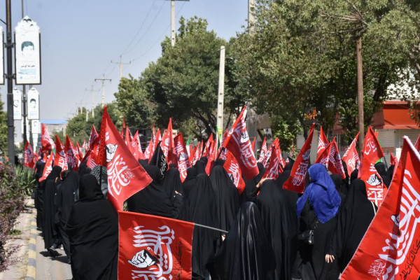 طنین «لبیک یا حسین» در قروه؛ راهپیمایی جاماندگان اربعین با نوای خون‌خواهی