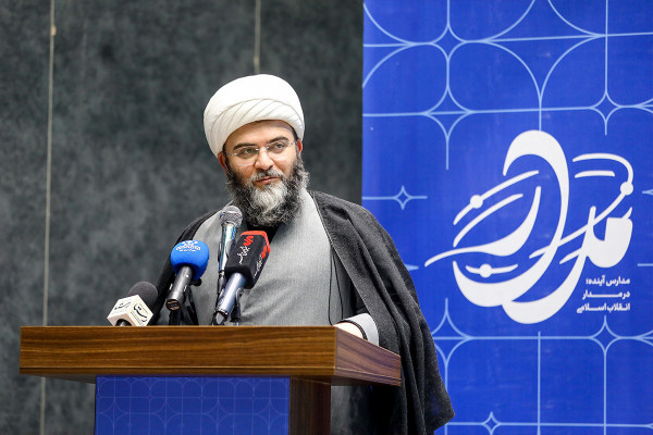 مدیر حکیم و هوشمند توان تحول در مدرسه را دارد