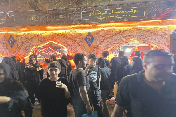 اینجا جوانان رسم عاشقی می‌آموزند