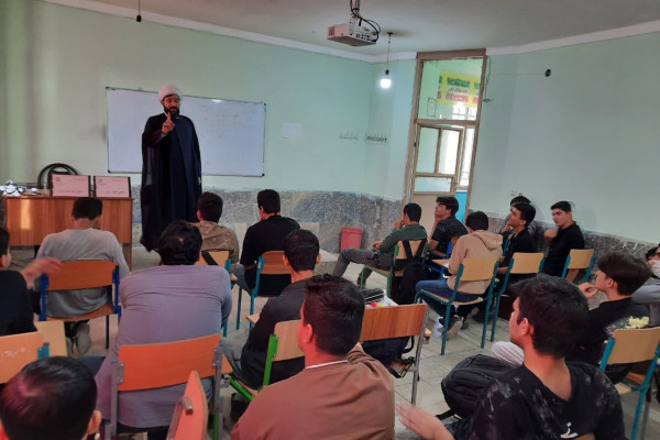 نقش خانواده و معلمان را در هدایت رسانه‌ای نوجوانان مهم است